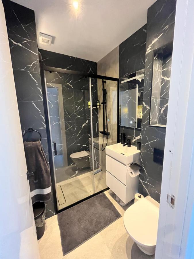 Prachtig Gemoderniseerde Woning Op 250 Meter Het