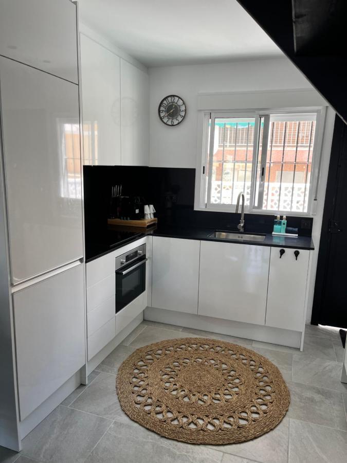 Hébergement de vacances Prachtig Gemoderniseerde Woning Op 250 Meter Het Santa Pola